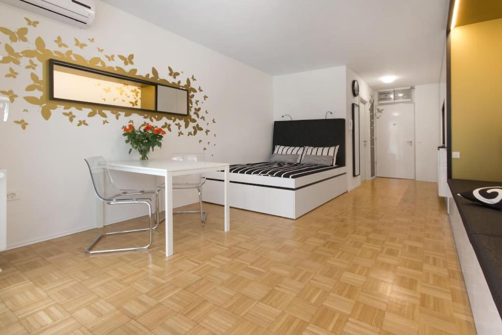 Gorgeous Central Flat With Garage ليوبليانا المظهر الخارجي الصورة